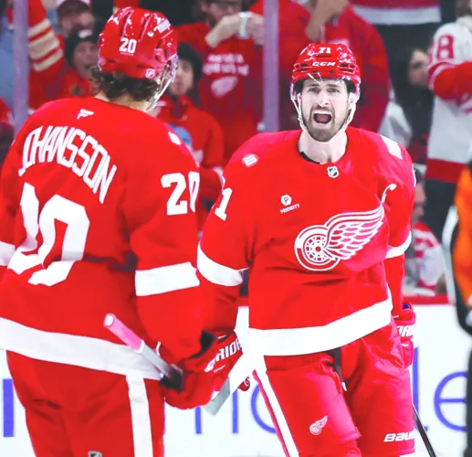 Larkin not skating with Wings due to injury